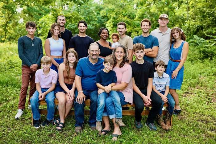 The Leathers Family 2025 — Michael and Amber with all their children, Ava Missouri Ozarks